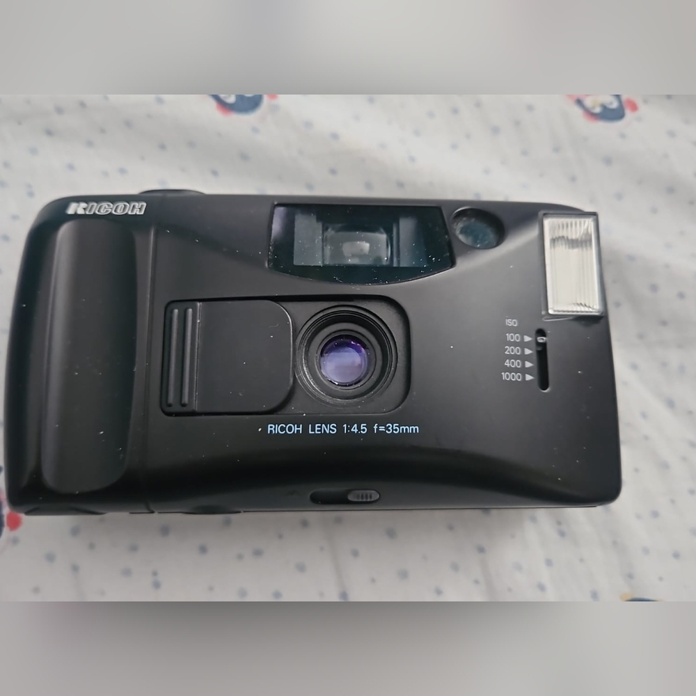 Ricoh L-20 35mm Point & Shoot Film Camera (working)